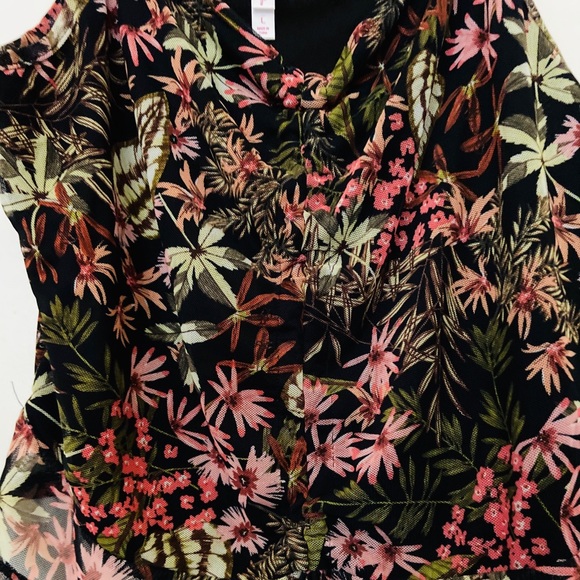 Mesh Ruched Front Tank Top - Picture 3 of 3